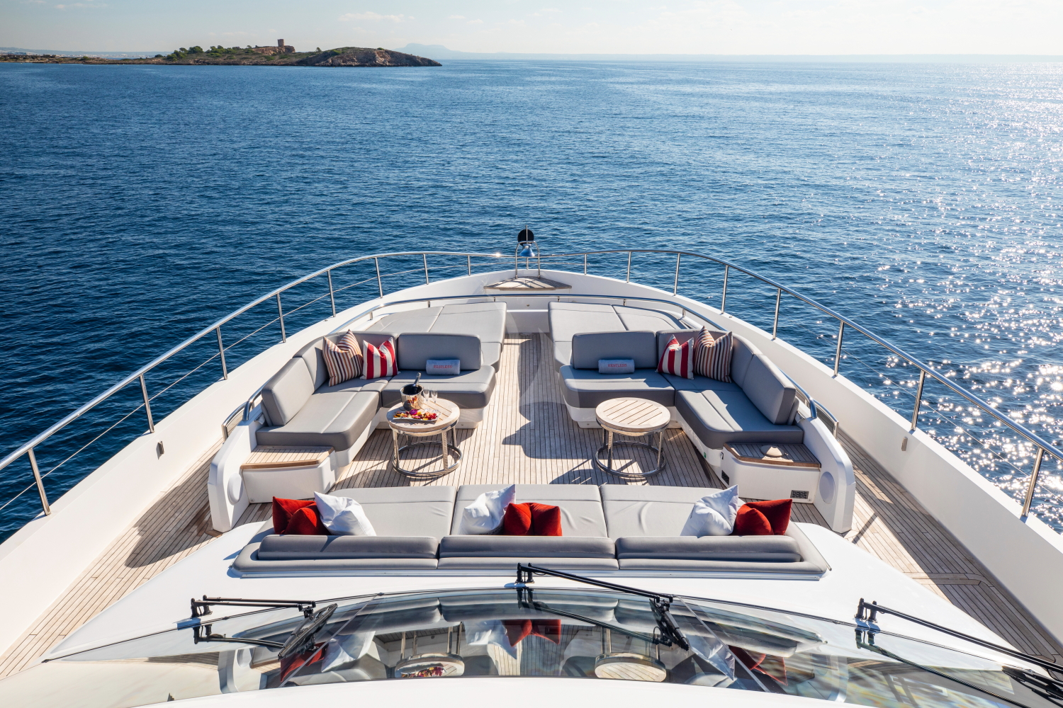 Luxury Crewed Motor Yacht RESTLESS photo 6