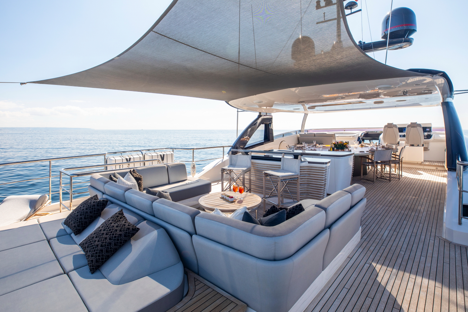 Luxury Crewed Motor Yacht RESTLESS photo 7