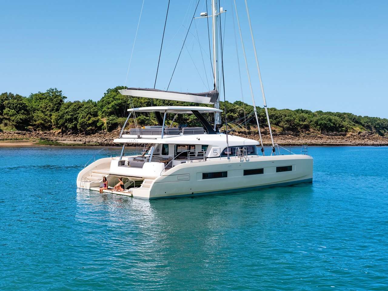Luxury Crewed Catamaran REVE BLEU photo 3