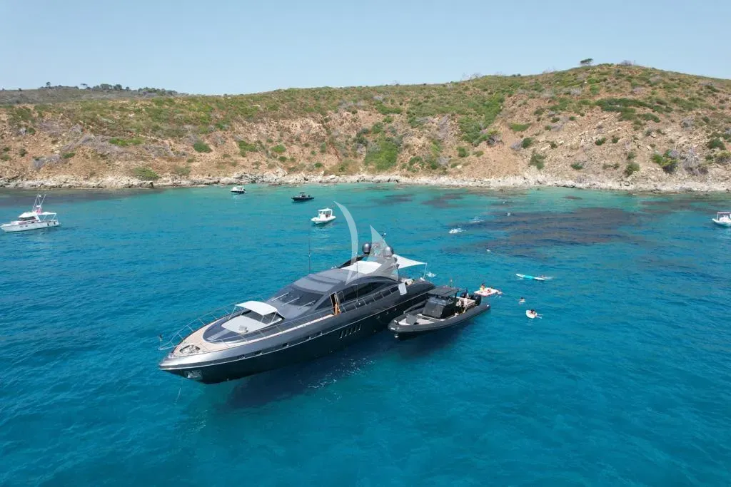 Luxury Crewed Motor Yacht REVELLA photo 4