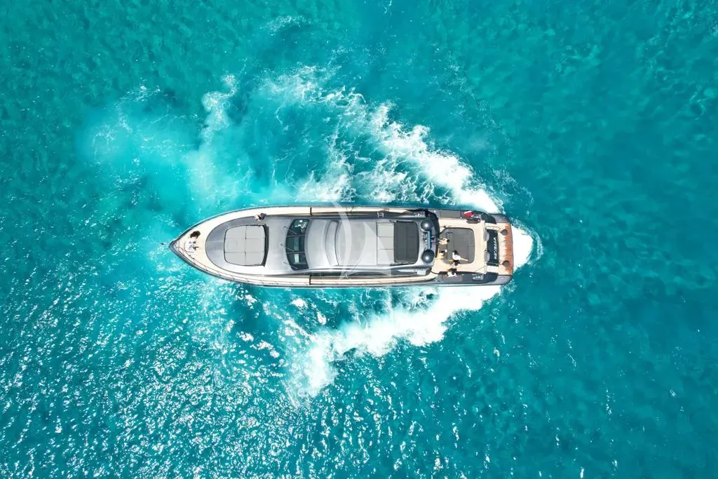 Luxury Crewed Motor Yacht REVELLA photo 5