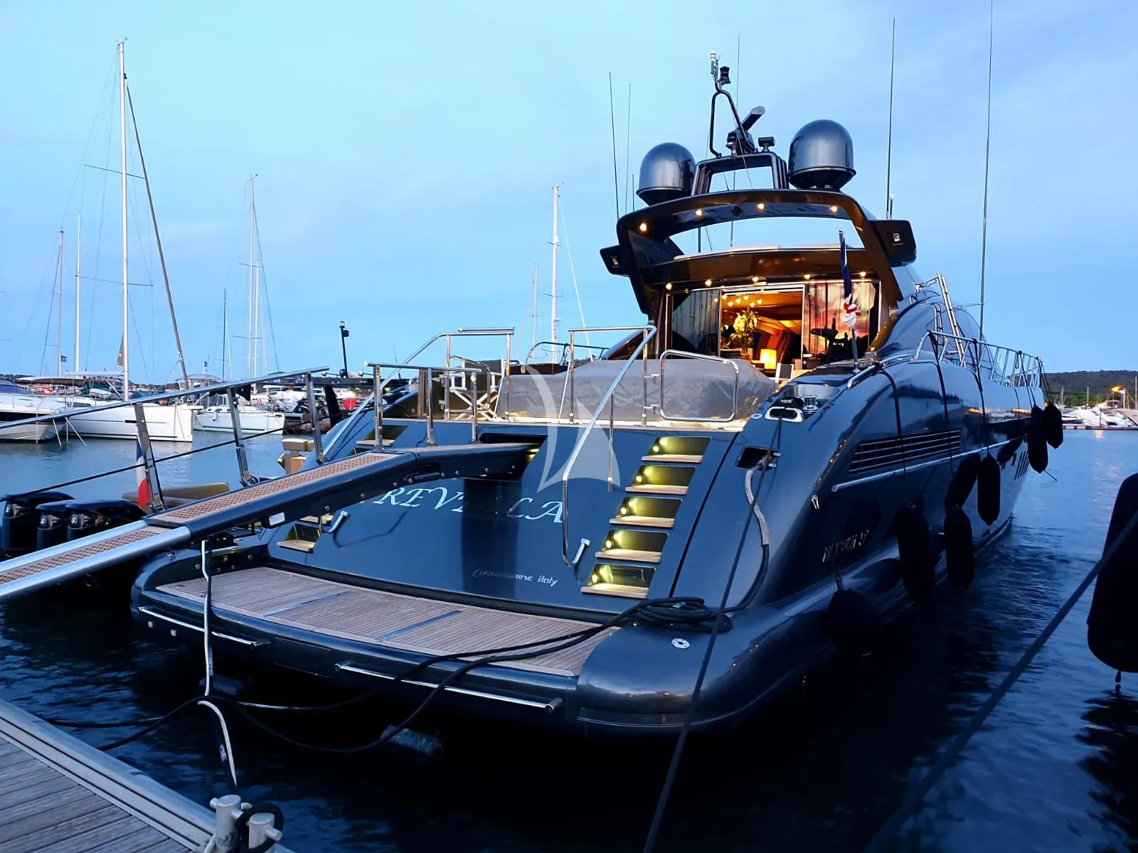 Luxury Crewed Motor Yacht REVELLA photo 8