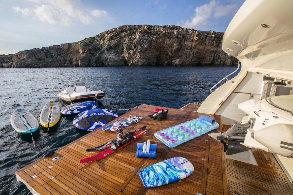 Luxury Crewed Motor Yacht RINI photo 3