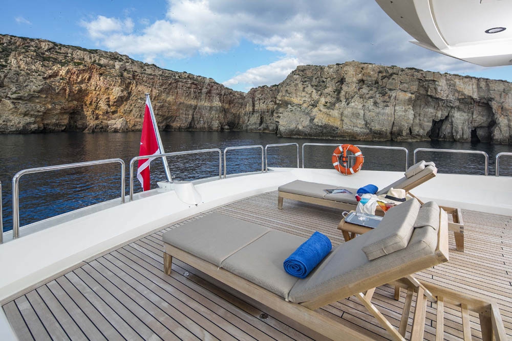 Luxury Crewed Motor Yacht RINI photo 4