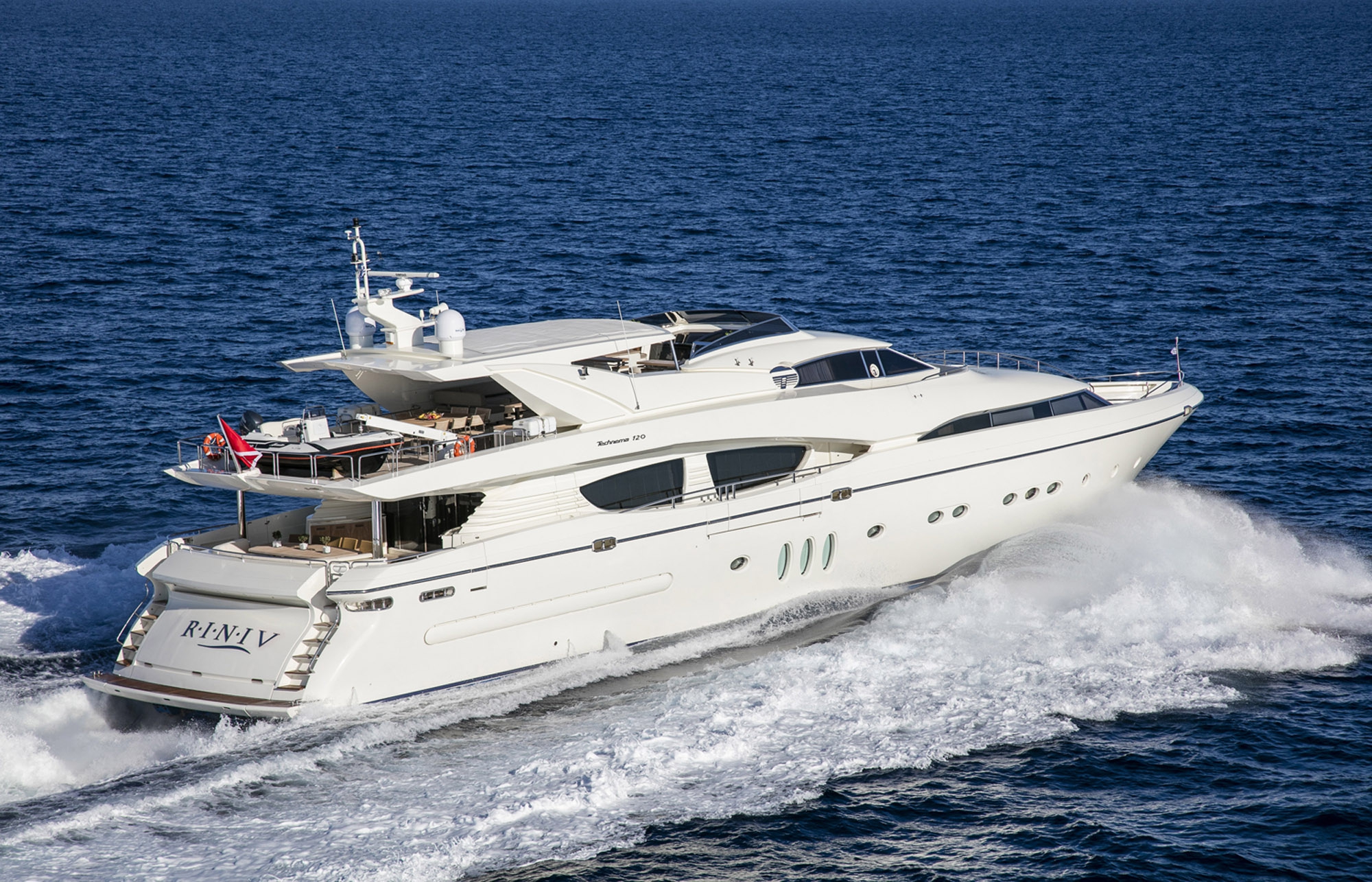 Luxury Crewed Motor Yacht RINI V photo 3