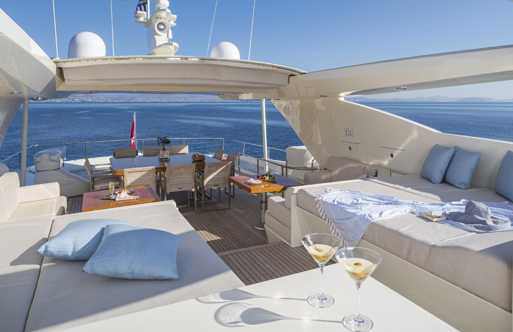 Luxury Crewed Motor Yacht RINI V photo 5