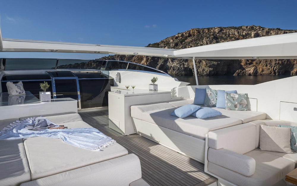 Luxury Crewed Motor Yacht RINI V photo 6