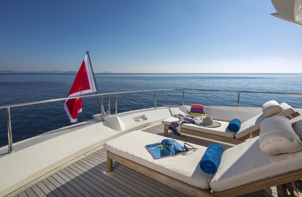 Luxury Crewed Motor Yacht RINI V photo 7