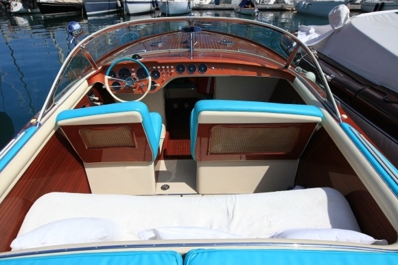 Crewed Motor Yacht Riva Aquarama photo 8