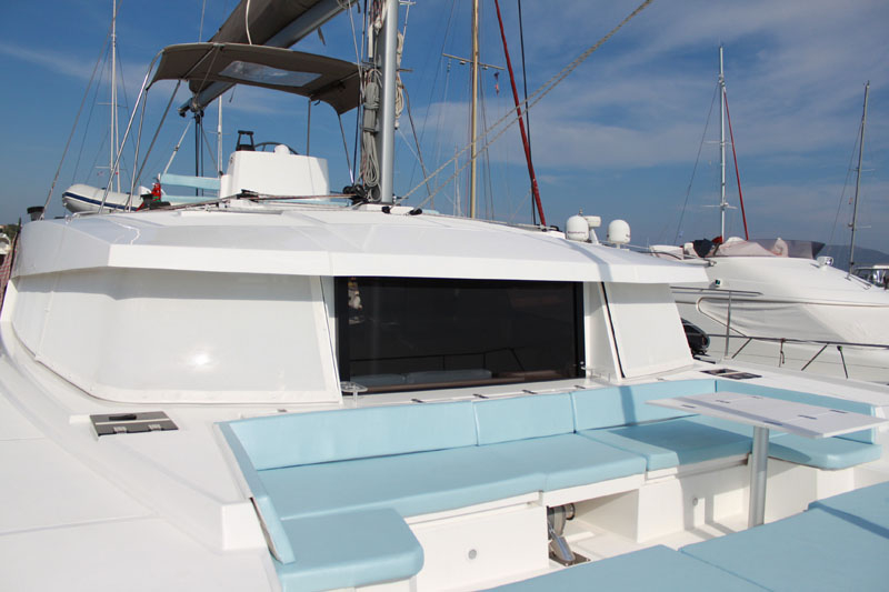 Bareboat Catamaran RIVERA photo 4