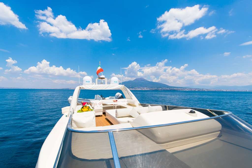 Crewed Motor Yacht RIVIERA photo 5