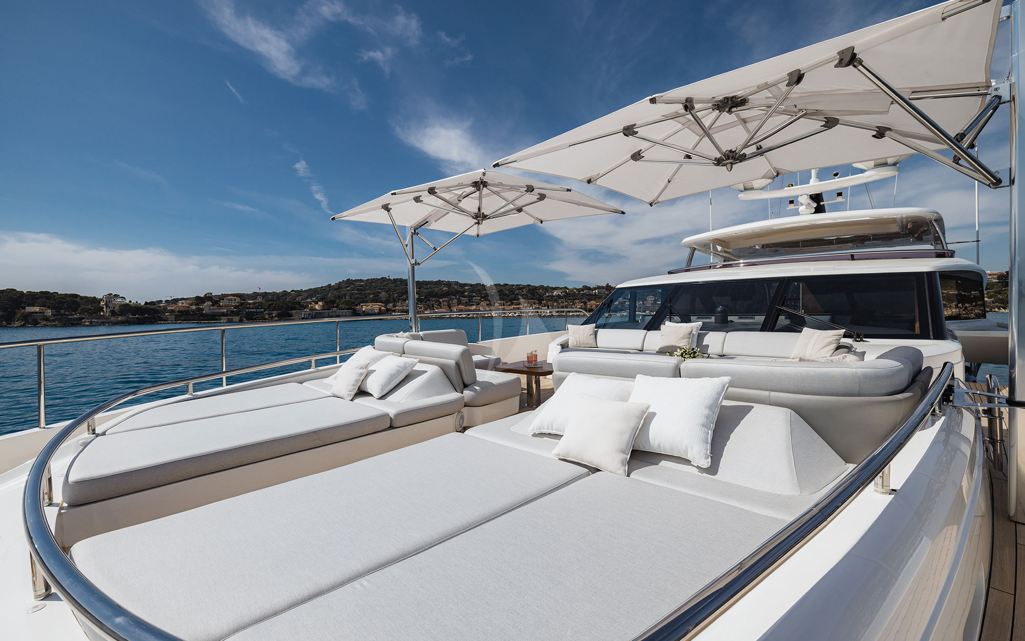 Luxury Crewed Motor Yacht RIVIERA LIVING photo 4