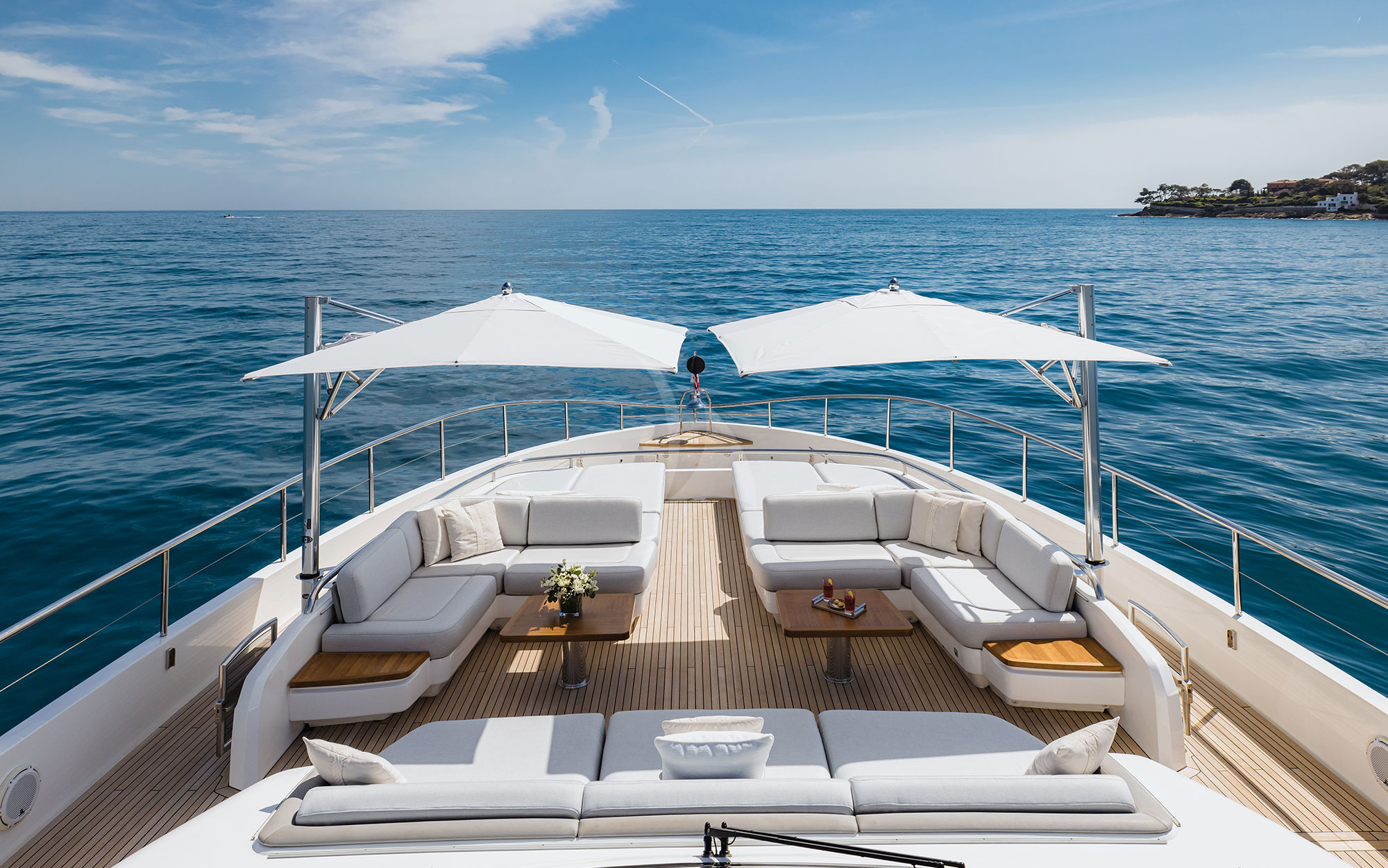 Luxury Crewed Motor Yacht RIVIERA LIVING photo 5