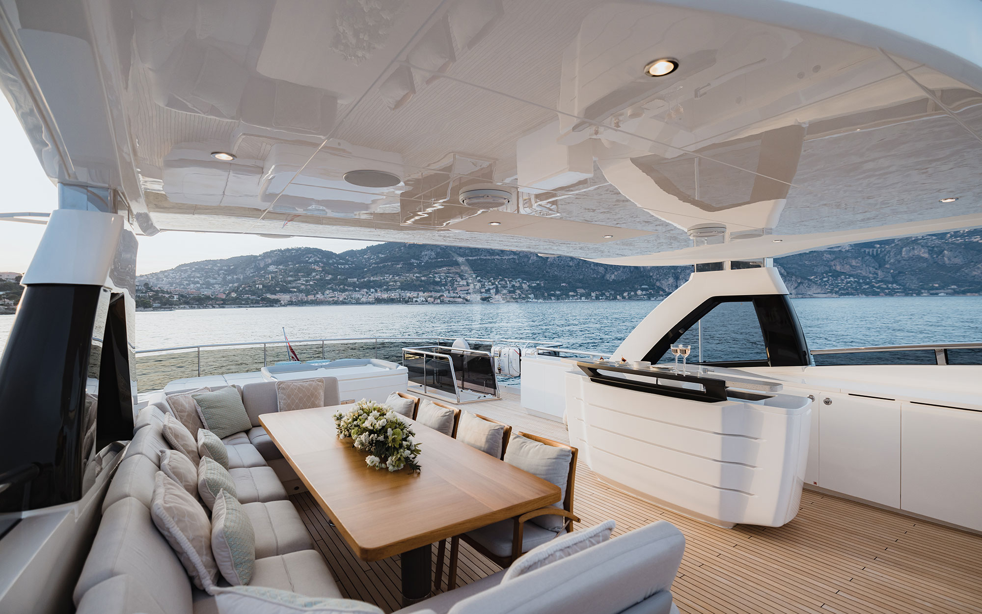 Luxury Crewed Motor Yacht RIVIERA LIVING photo 7