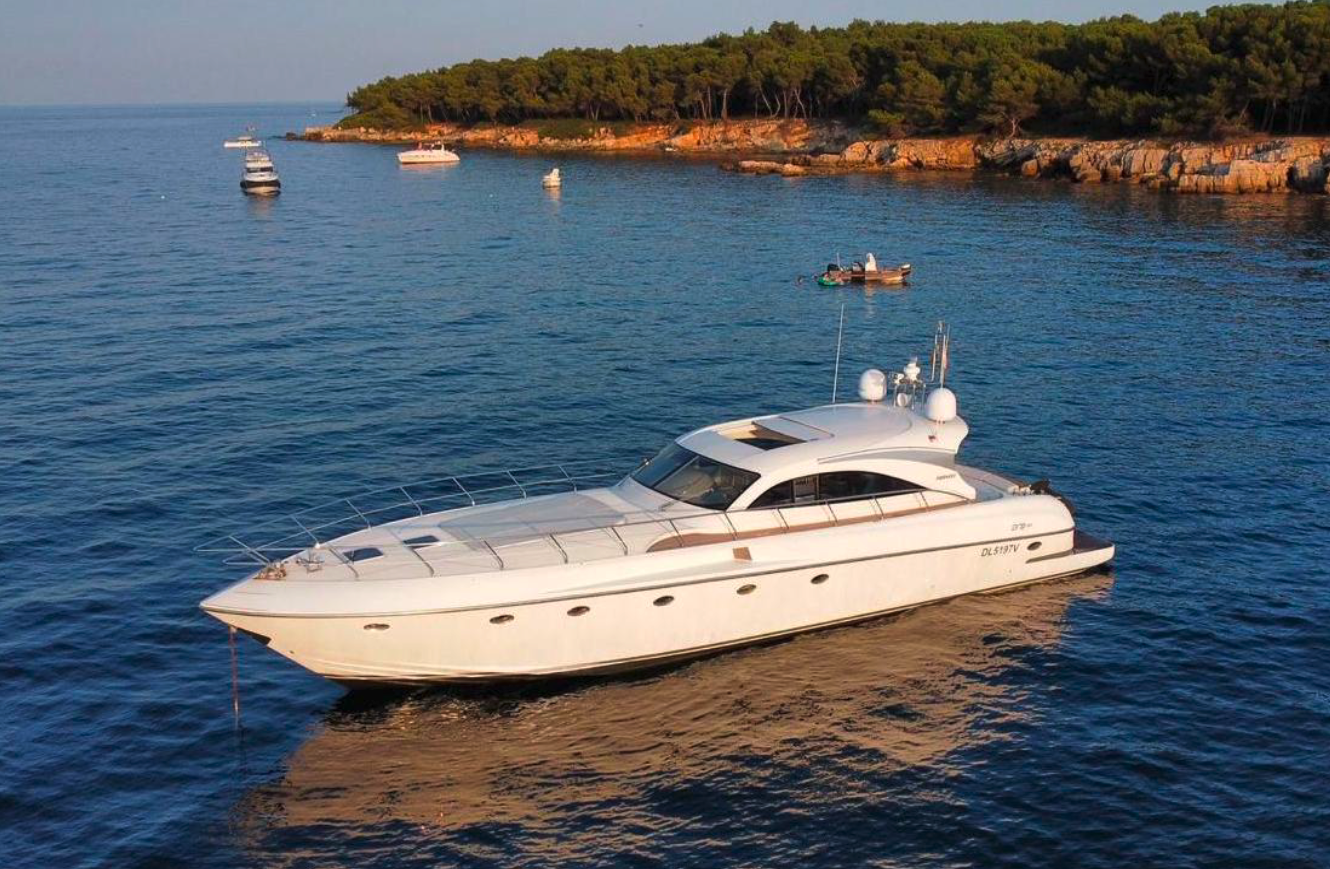 Crewed Motor Yacht Rizzardi 73 photo 4