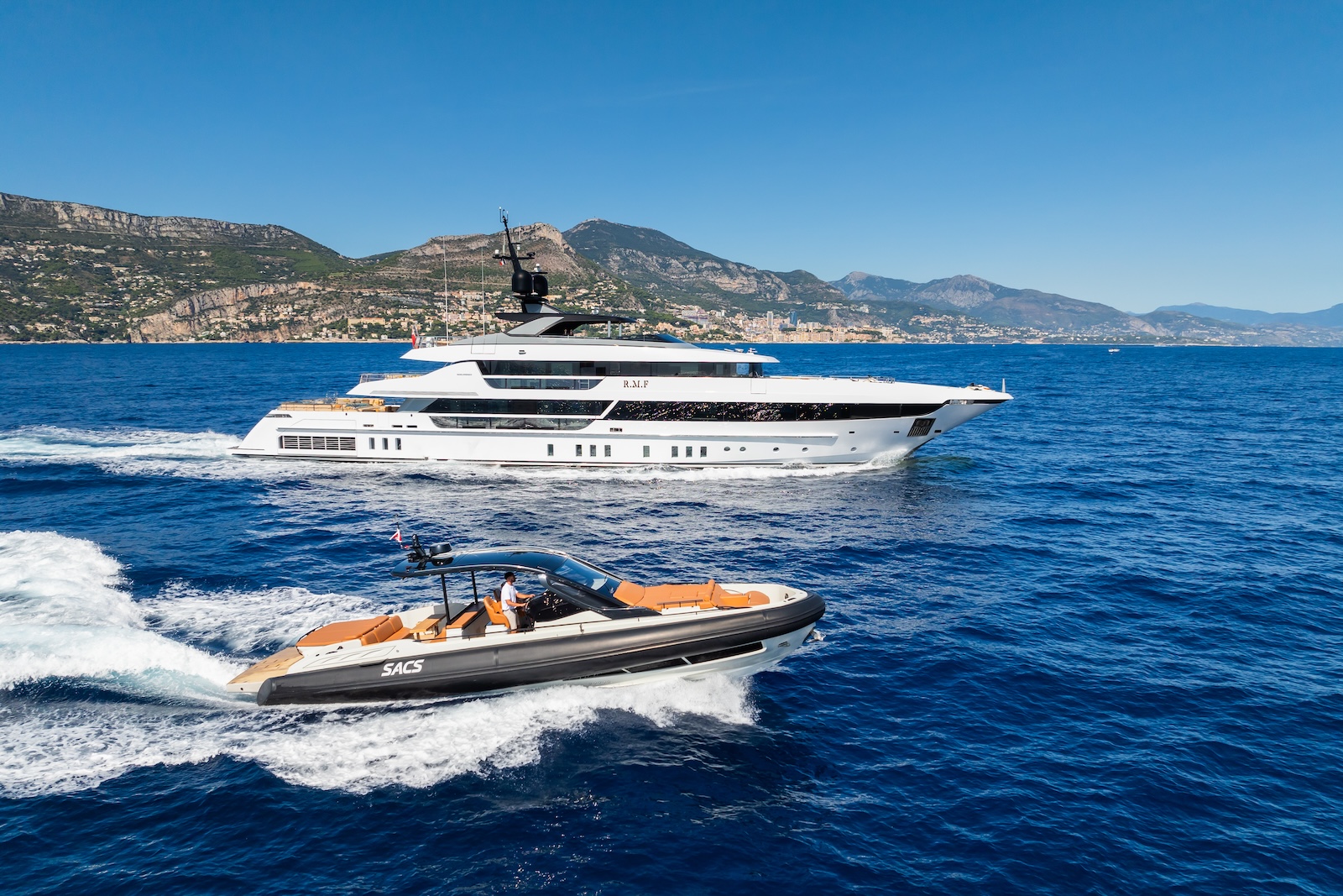 Luxury Crewed Motor Yacht RMF photo 4