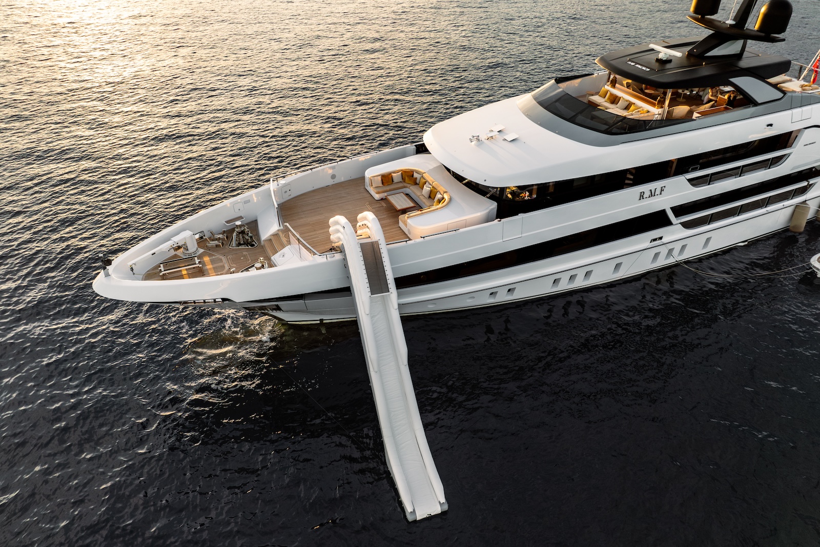 Luxury Crewed Motor Yacht RMF photo 8