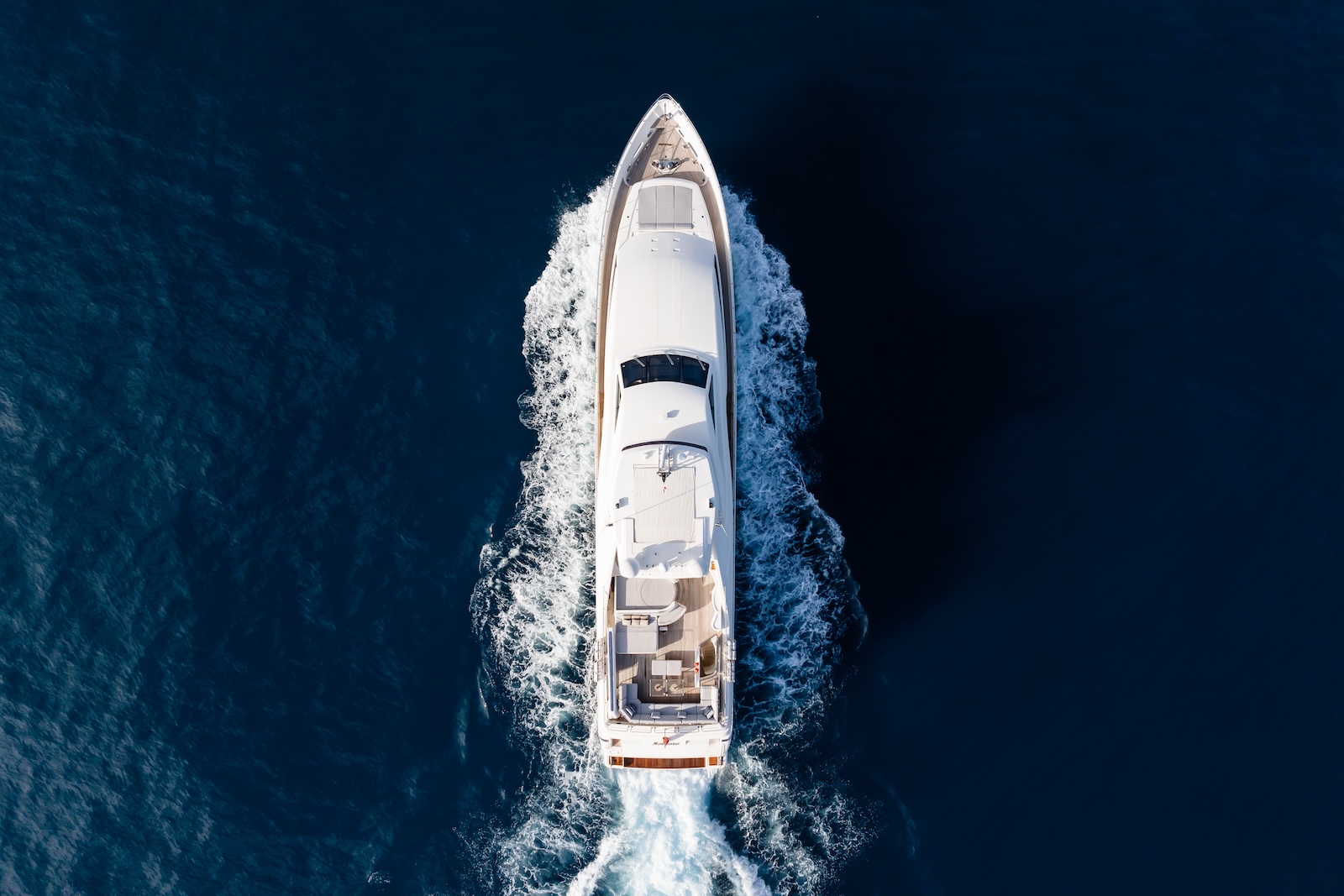 Luxury Crewed Motor Yacht ROBUSTO photo 3