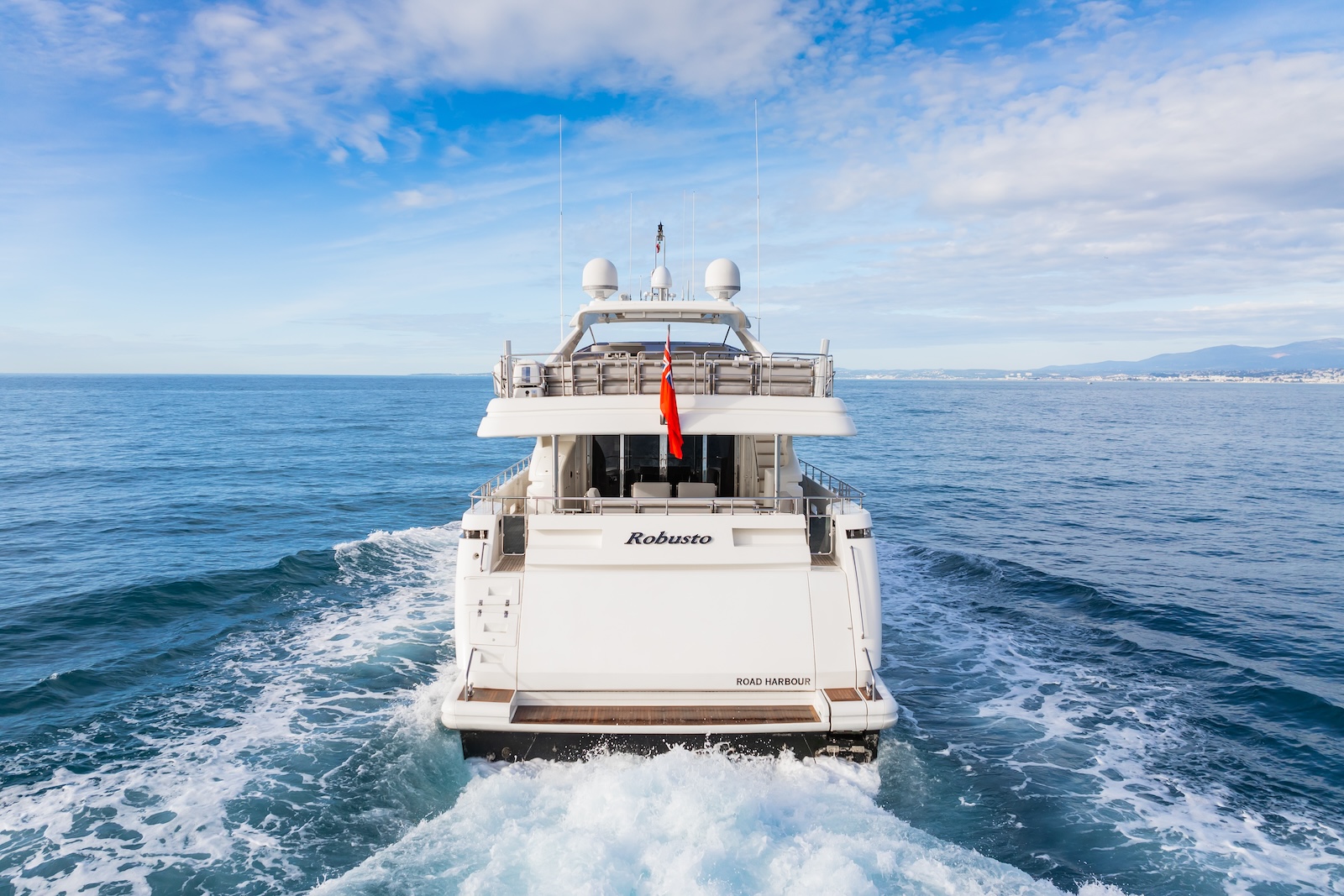 Luxury Crewed Motor Yacht ROBUSTO photo 5