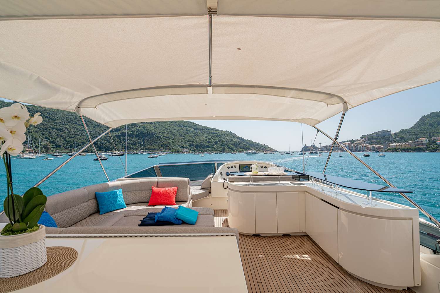 Luxury Crewed Motor Yacht ROCK MOON photo 6