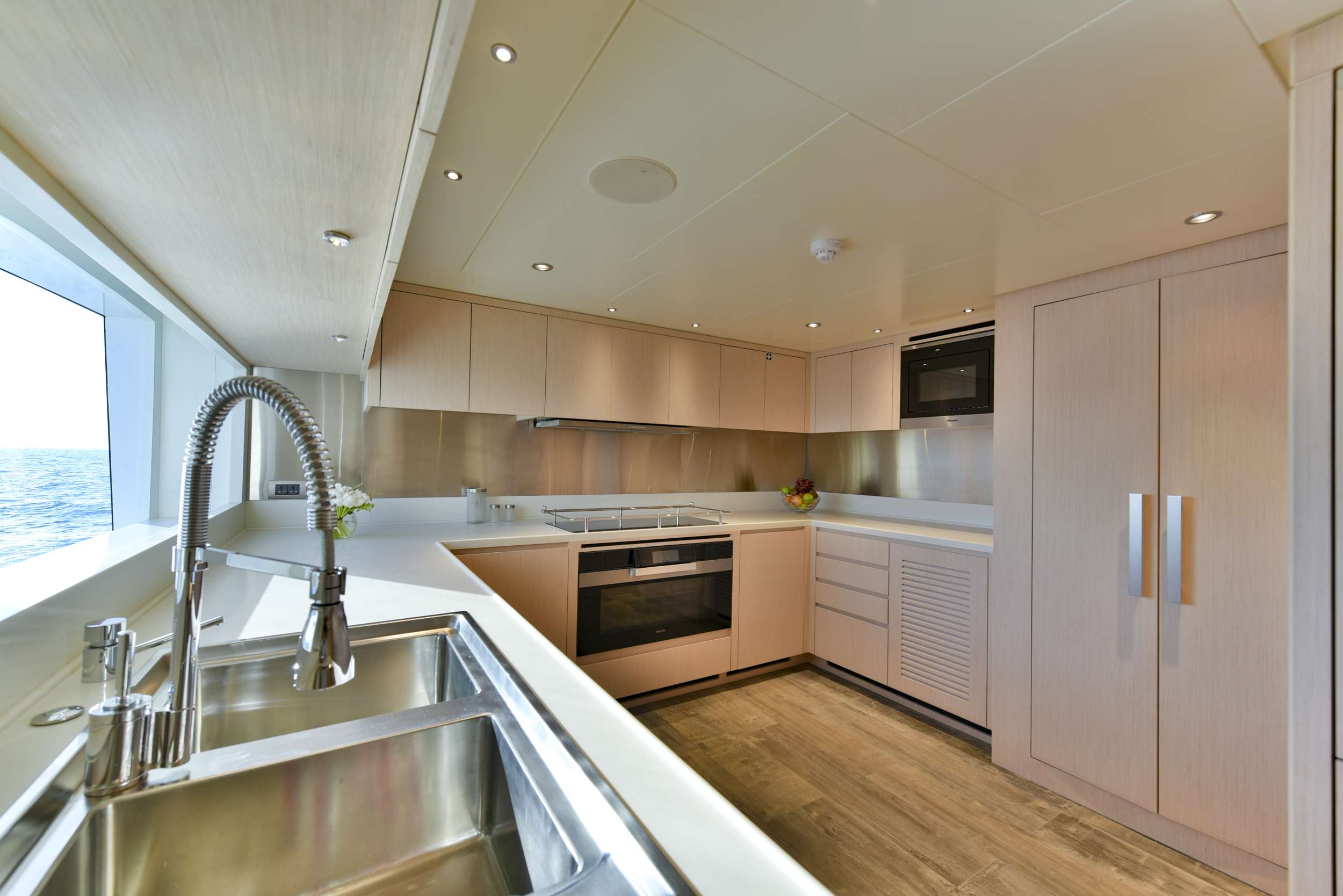 Luxury Crewed Motor Yacht ROCKET ONE photo 6