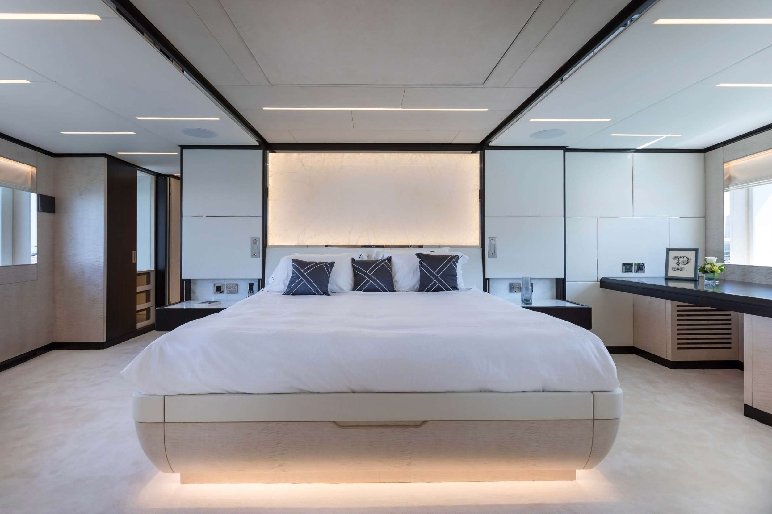 Luxury Crewed Motor Yacht ROCKET ONE photo 7