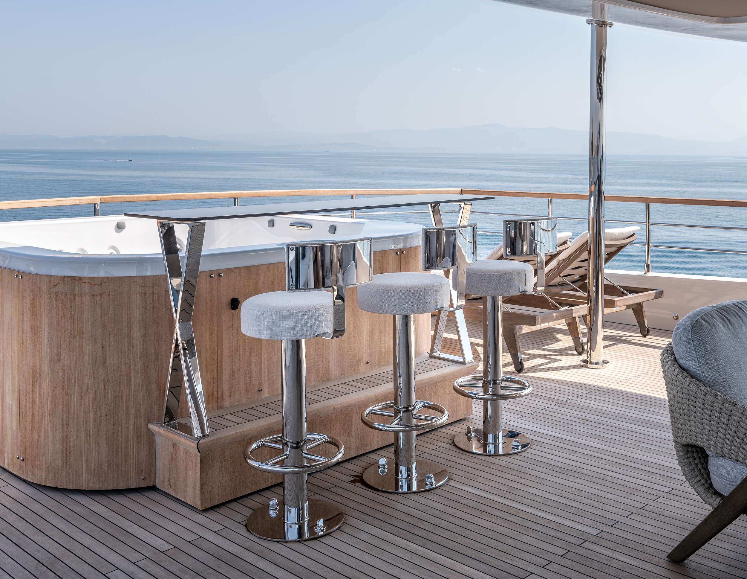 Luxury Crewed Motor Yacht EAU LA LA photo 4