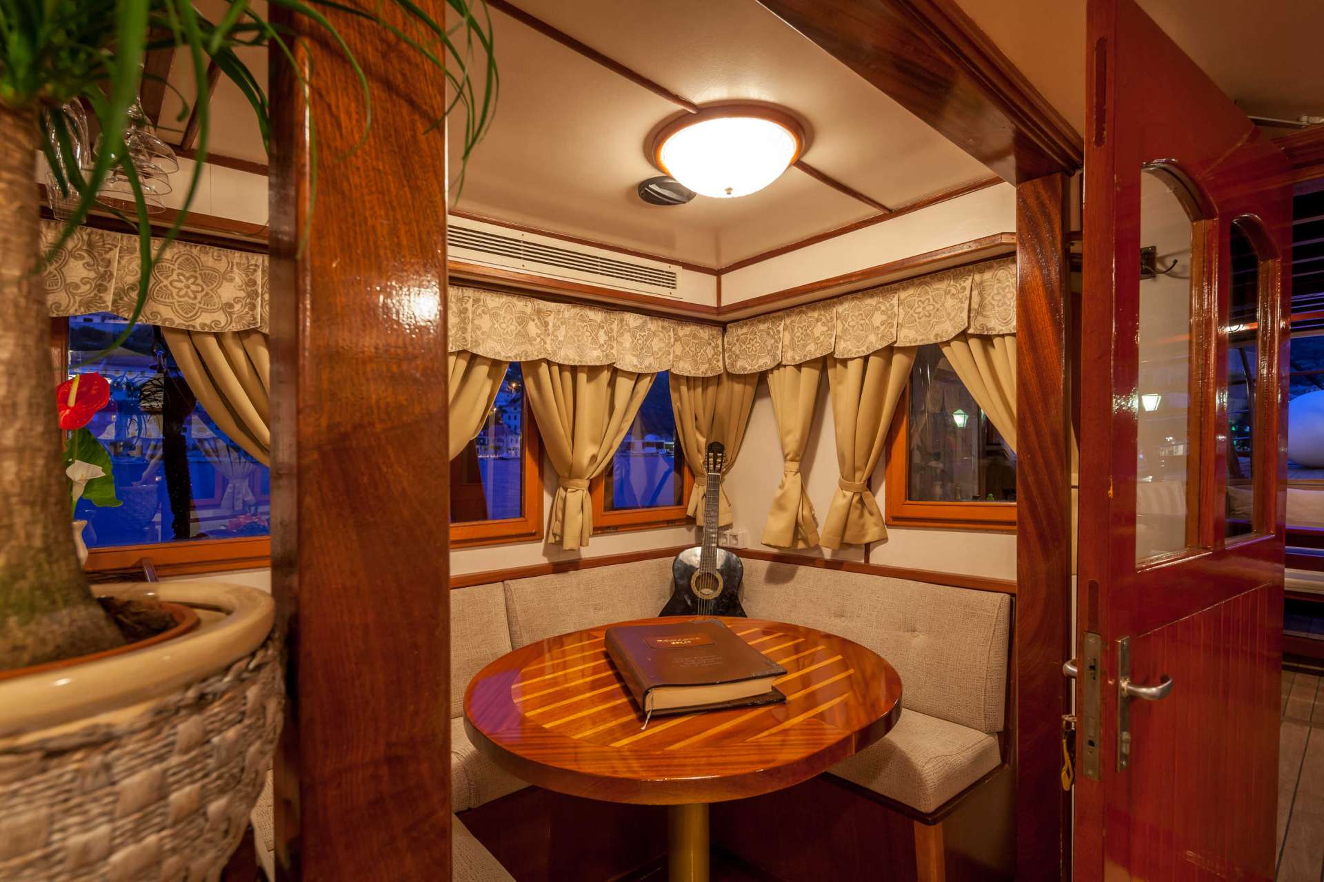 Classic Sailing Yacht ROMANCA photo 7