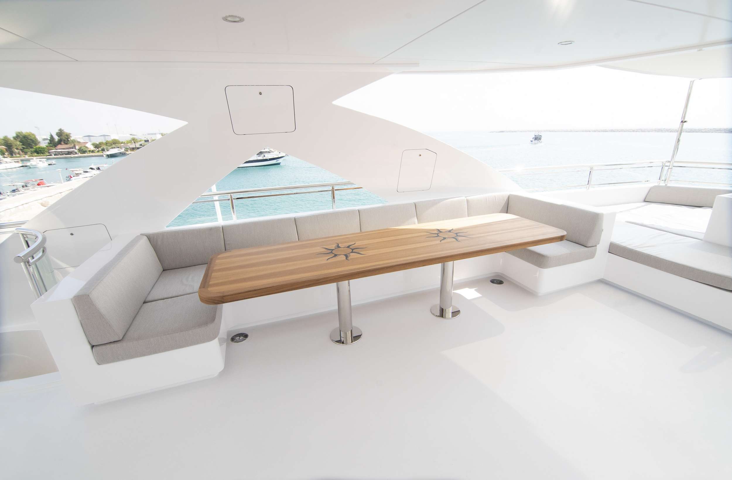 Crewed Motor Yacht ROMEO FOXTROT photo 8