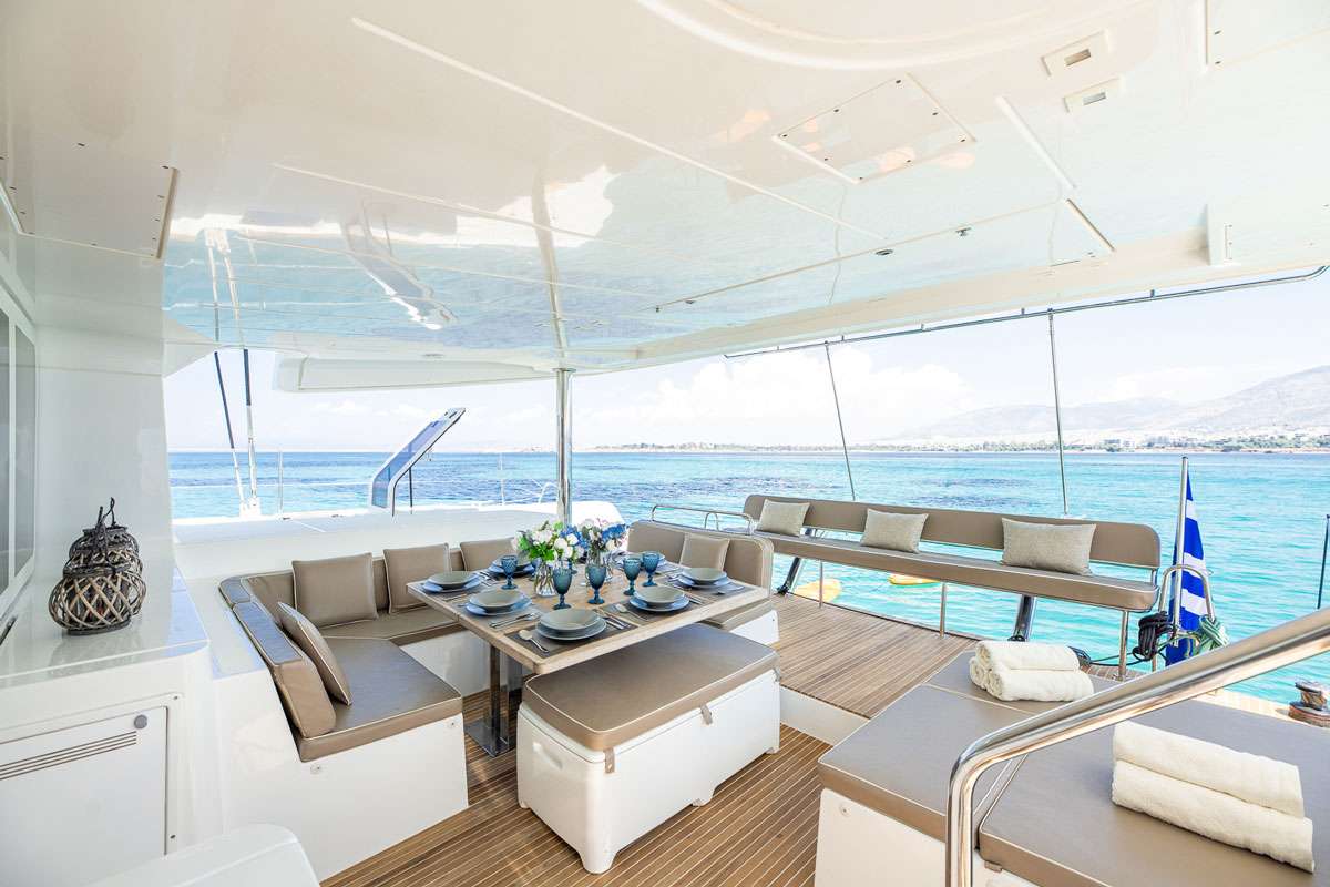 Crewed Catamaran ROYAL FLUSH photo 4