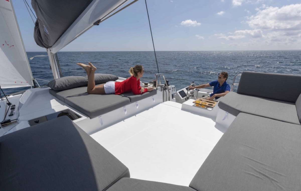 Crewed Catamaran RUCKUS photo 4