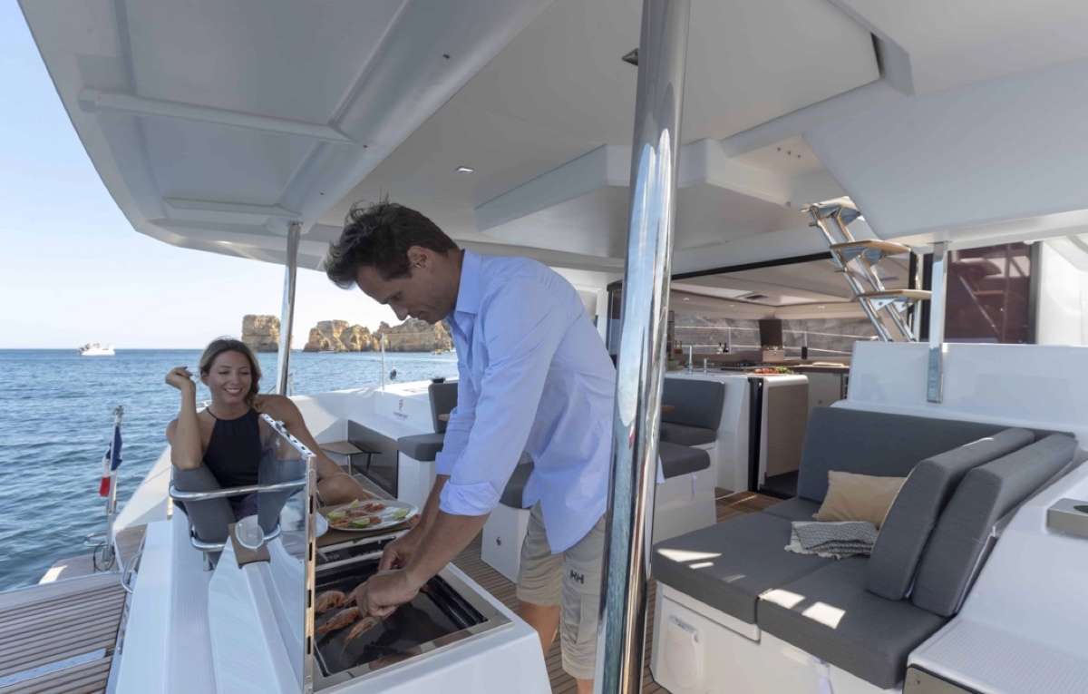 Crewed Catamaran RUCKUS photo 5