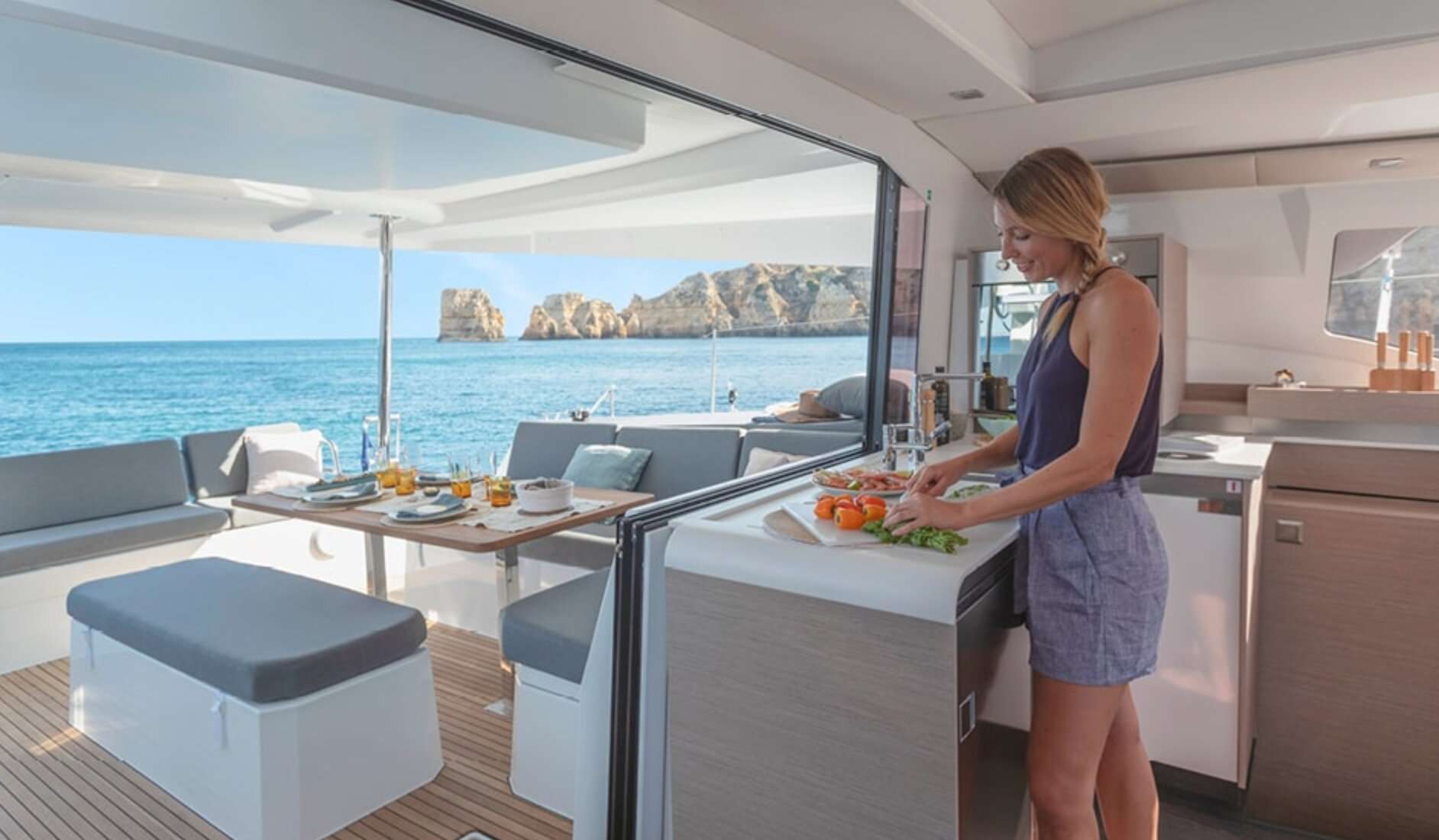 Crewed Catamaran RUCKUS photo 6