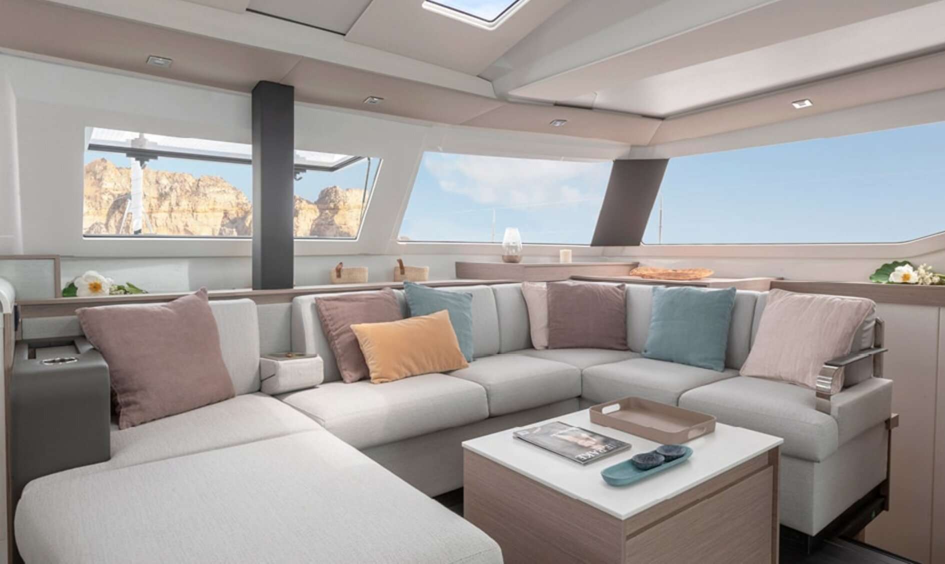 Crewed Catamaran RUCKUS photo 7