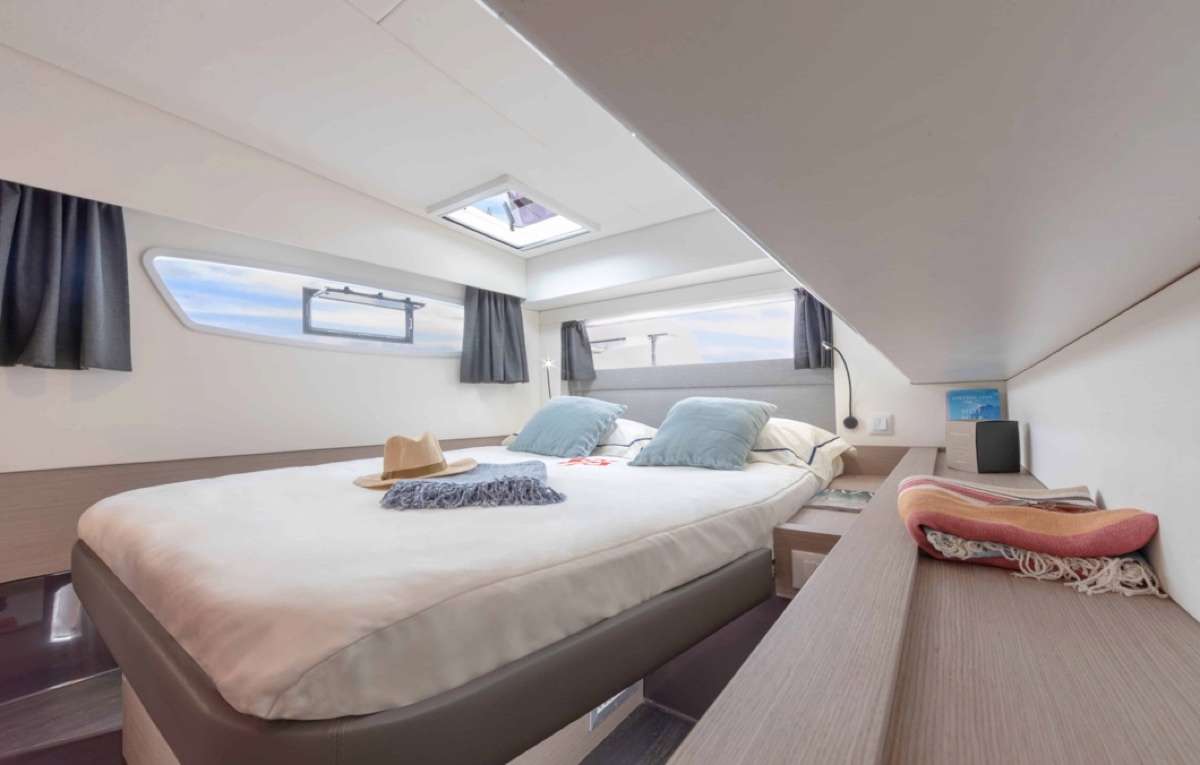 Crewed Catamaran RUCKUS photo 8