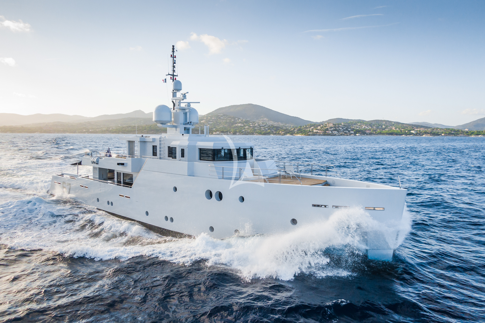 Luxury Crewed Motor Yacht S7 photo 3