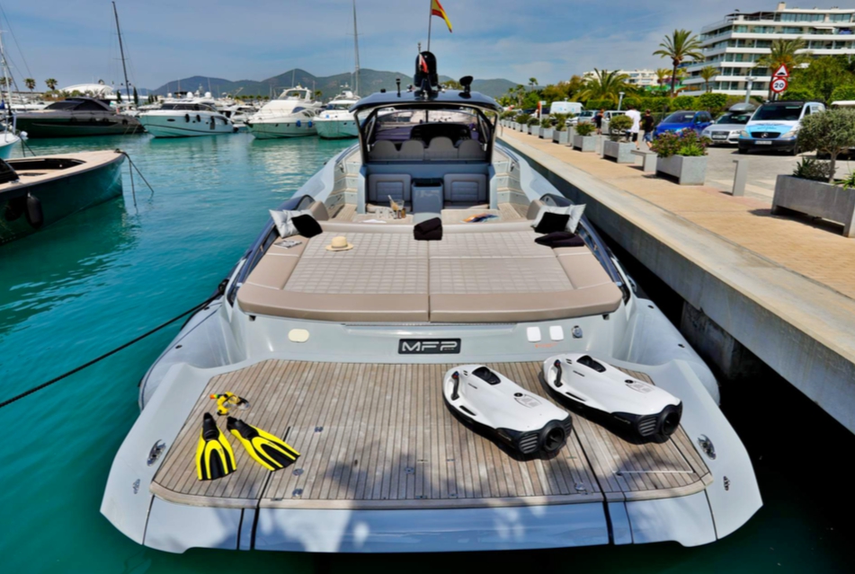 Crewed Motor Yacht Sacs Strider 18 photo 6