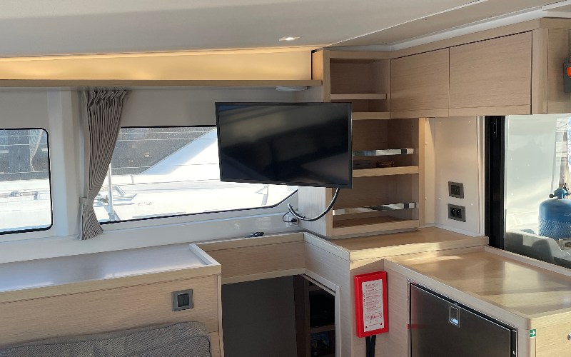 Bareboat Catamaran SAIL AWAY photo 7