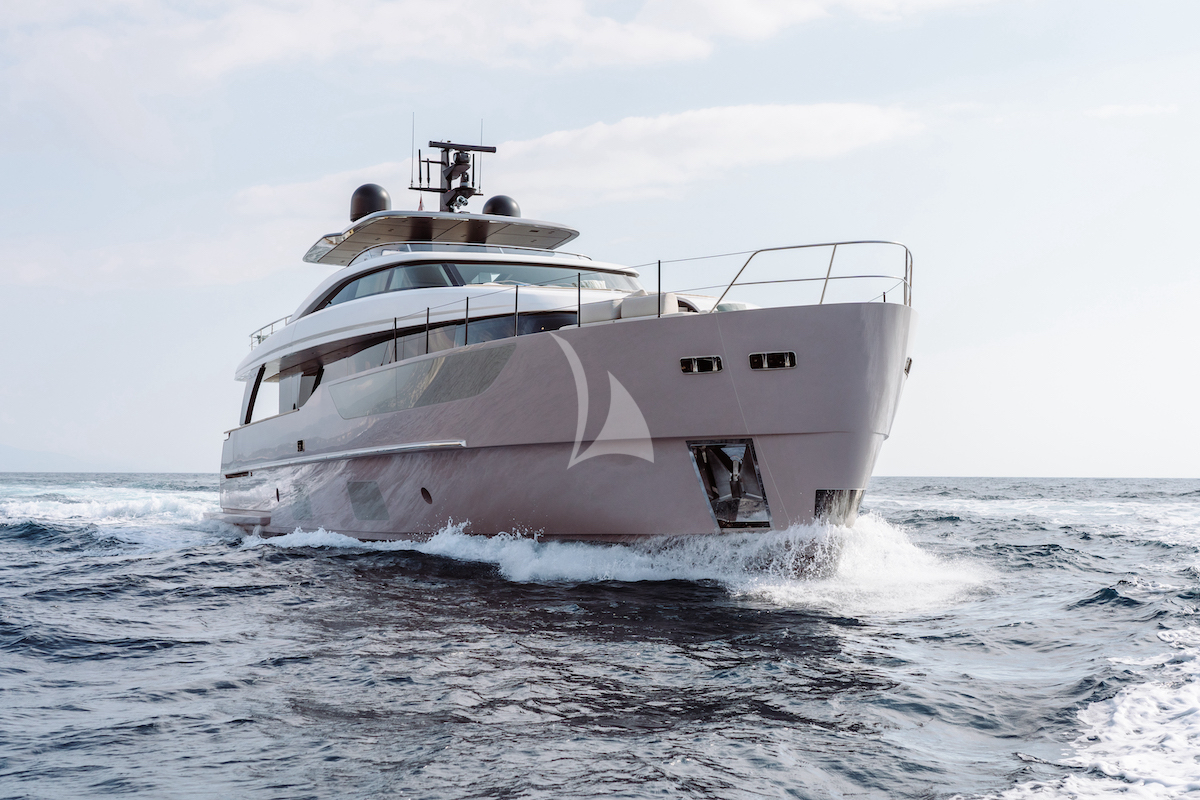 Crewed Motor Yacht SAL photo 3