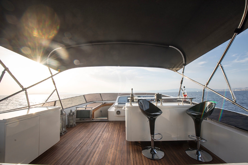Luxury Crewed Motor Yacht SALTY photo 4