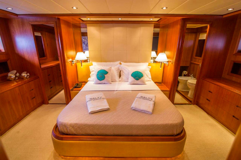 Luxury Crewed Motor Yacht SALTY photo 8