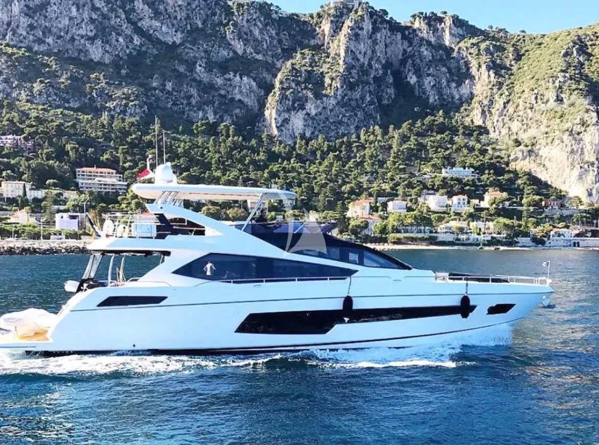 Luxury Crewed Motor Yacht SARAHLISA photo 3