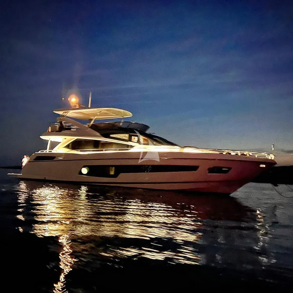 Luxury Crewed Motor Yacht SARAHLISA photo 5