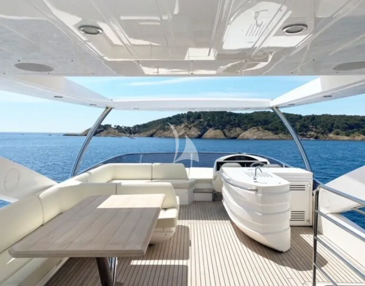 Luxury Crewed Motor Yacht SARAHLISA photo 6
