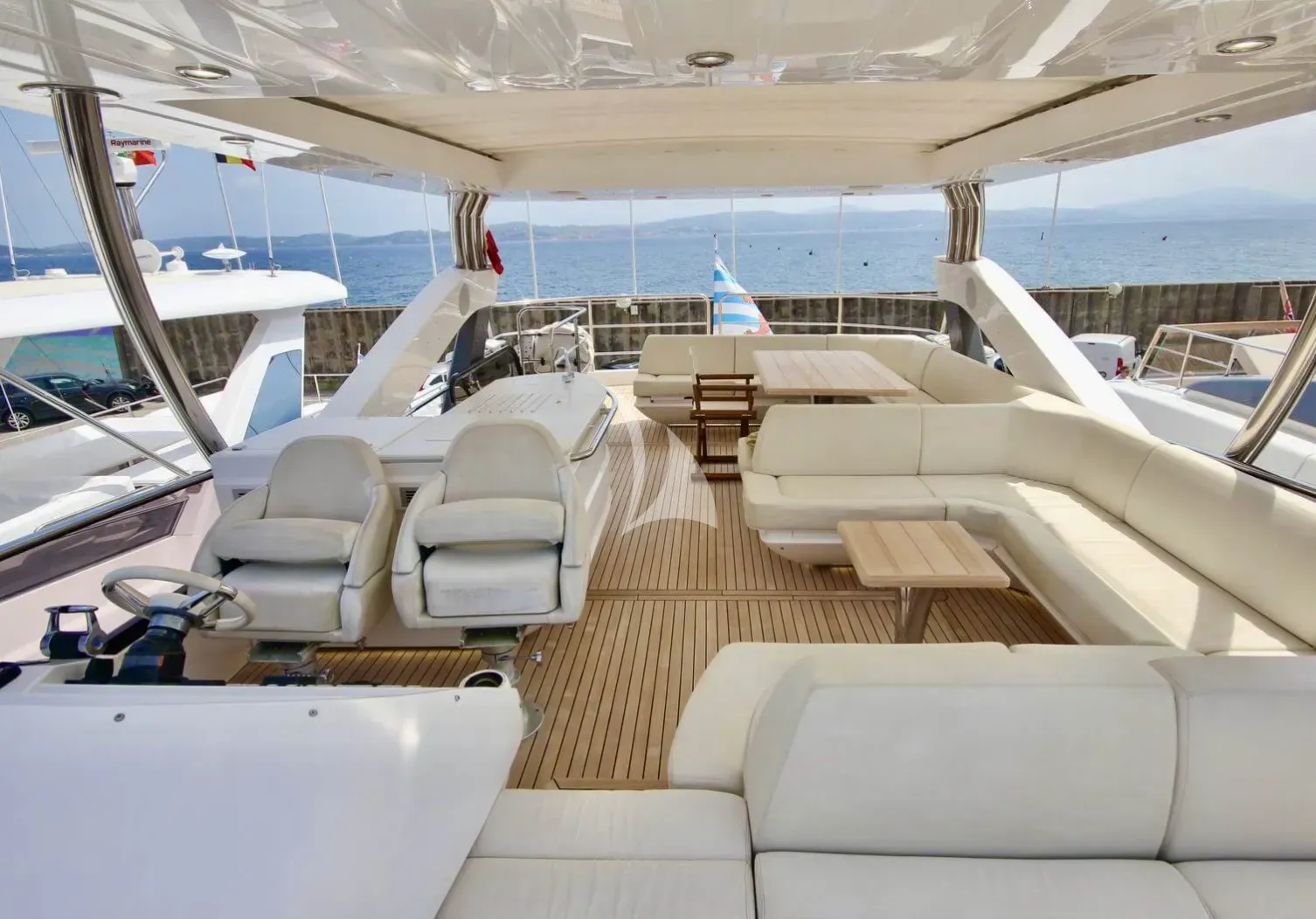 Luxury Crewed Motor Yacht SARAHLISA photo 7