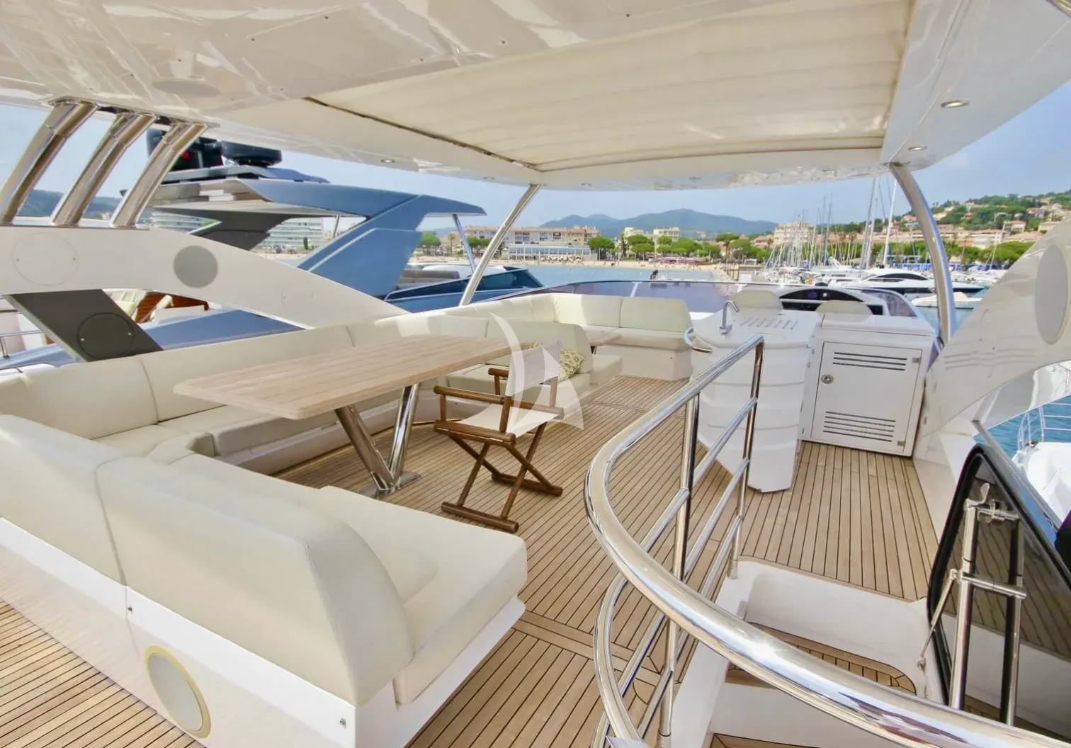 Luxury Crewed Motor Yacht SARAHLISA photo 8