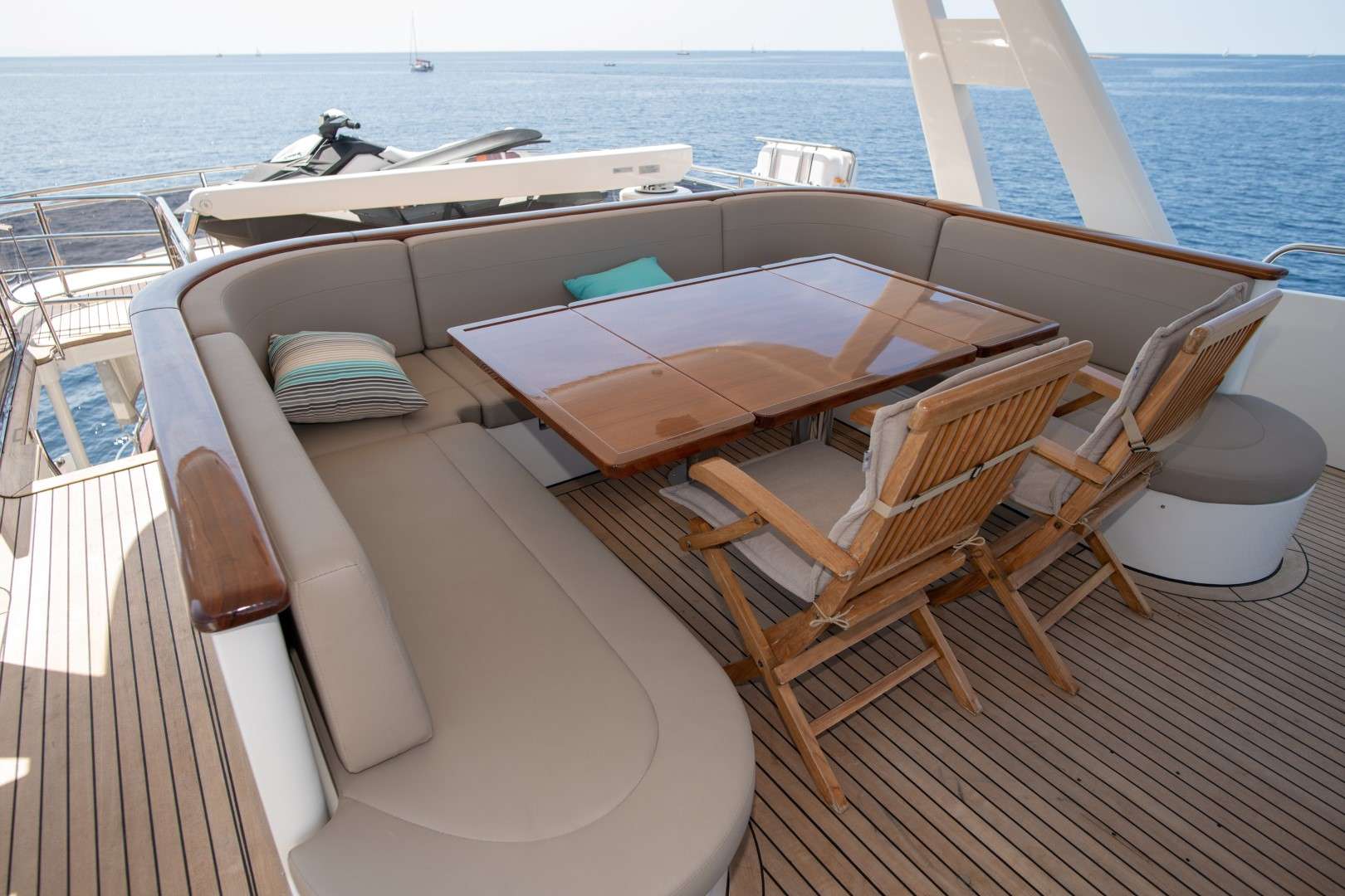Luxury Crewed Motor Yacht SEA BREEZE II photo 4