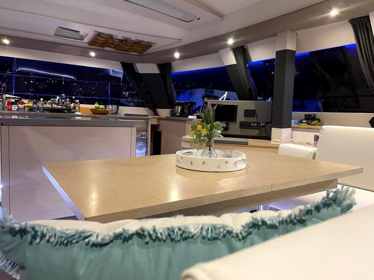 Luxury Crewed Catamaran CASHMERE photo 6