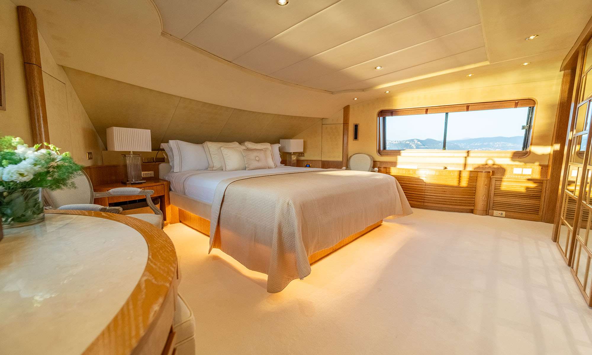 Luxury Crewed Motor Yacht SEA LADY II photo 6