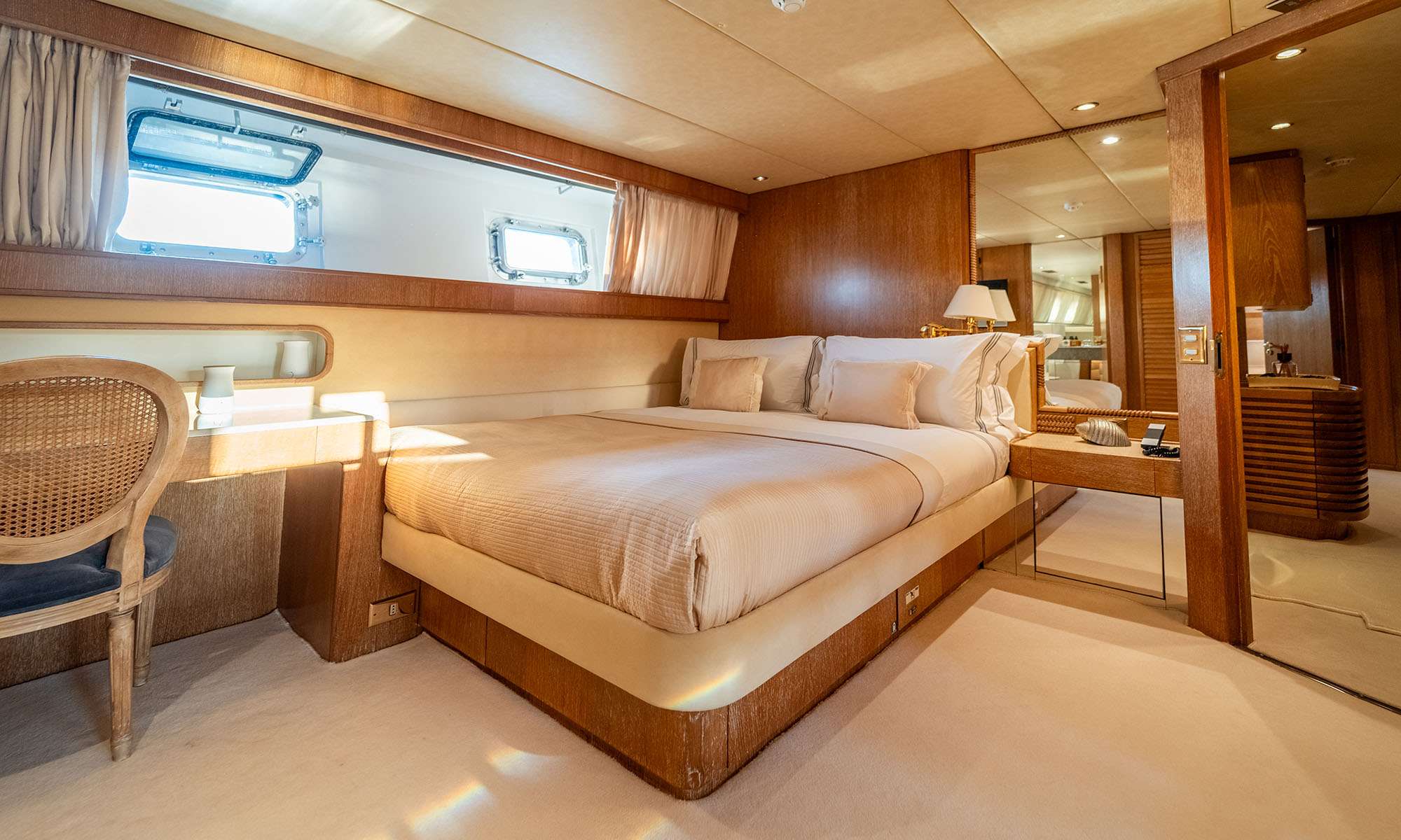 Luxury Crewed Motor Yacht SEA LADY II photo 7